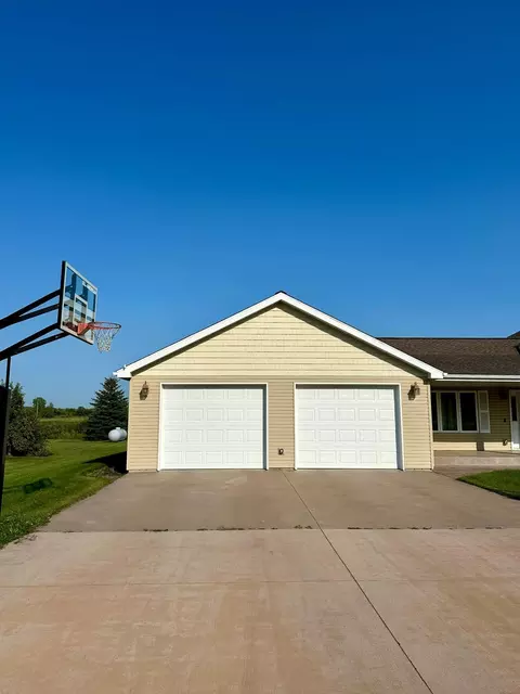 104 E 6th St, Newfolden, MN 56738 photo 3