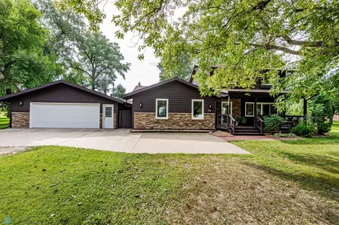 7810 Sunset Dr, Horace, ND 58047