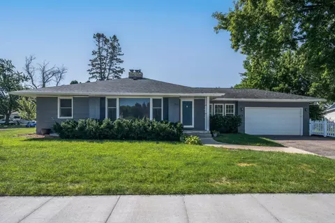 5800 Chowen Ave S, Edina, MN 55410
