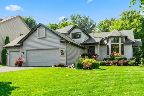1009 Crystal Lake Rd W, Burnsville, MN 55306