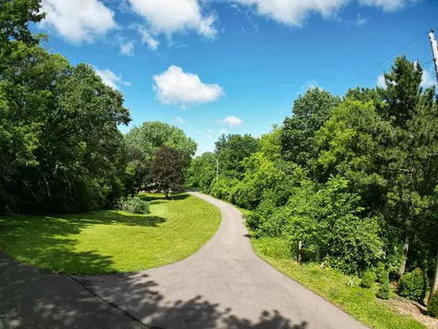 9167 Courthouse Blvd E, Inver Grove Heights, MN 55077