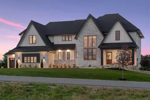 5902 Kochs Xing, Independence, MN 55359