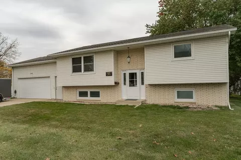 806 4th Ave SE, Stewartville, MN 55976