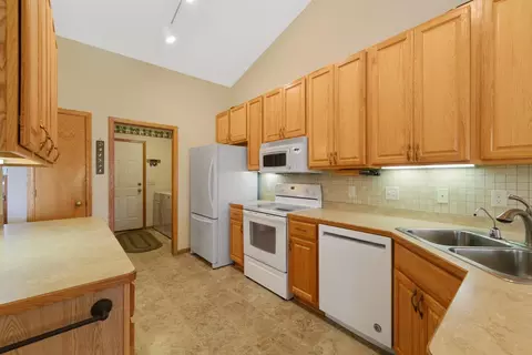 2007 14th St NE, Faribault, MN 55021 photo 9