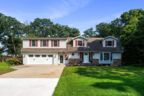 3700 Overlook Dr, Bloomington, MN 55431
