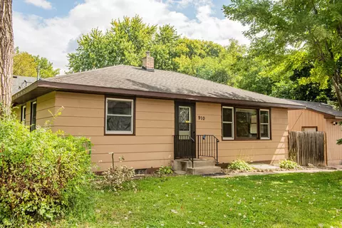 910 12th St, Newport, MN 55055
