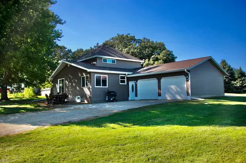 205 232nd Ave, Fairmont, MN 56031