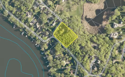 450 Indian Hill Rd, Chanhassen, MN 55317