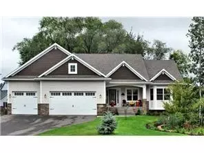 2042 Eldridge Ave, Roseville, MN 55113