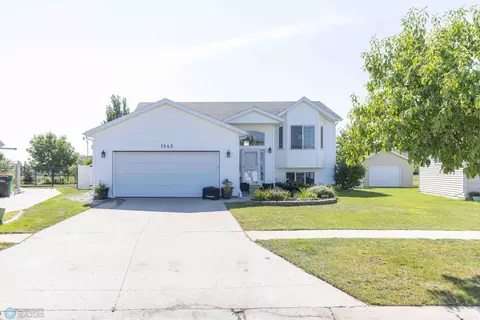1243 Diversion Dr, West Fargo, ND 58078