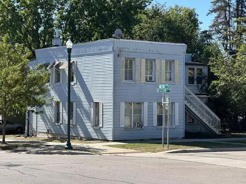 201 W 2nd St W, Chaska, MN 55318