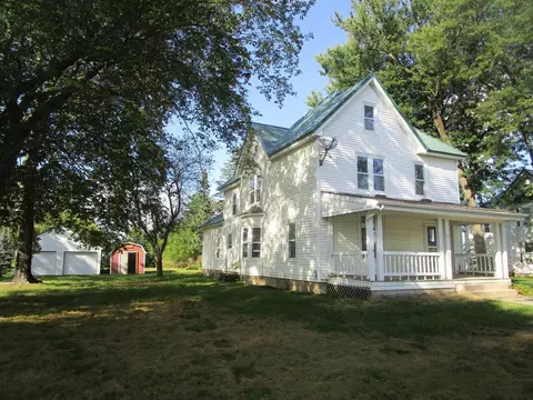 509 1st St, Fountain, MN 55935