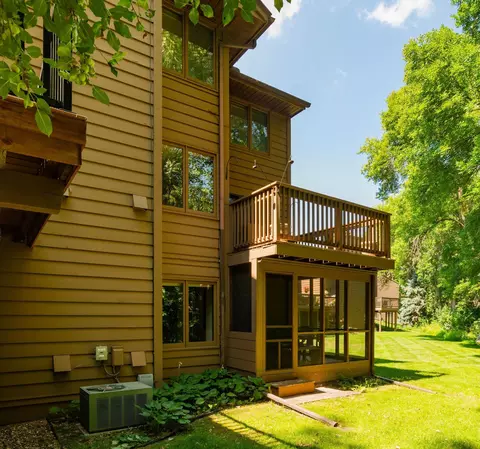 11250 36th Pl N, Plymouth, MN 55441