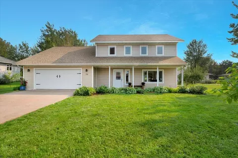 36 Grove St, Proctor, MN 55810