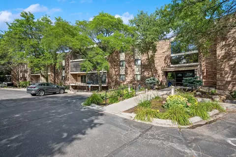 10441 Greenbrier Rd #302, Minnetonka, MN 55305