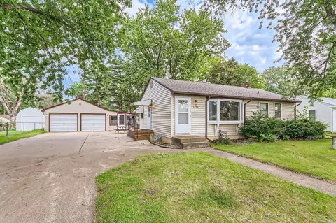 1439 Eldridge Ave E, Maplewood, MN 55109