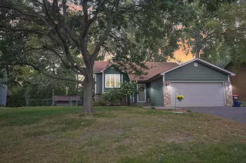 1356 Granite Ln N, Oakdale, MN 55128