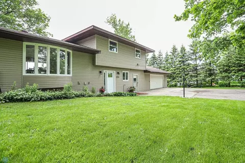 22251 River Oaks Dr, Fergus Falls, MN 56537