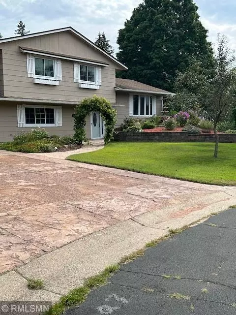592 Mercury Cir, Shoreview, MN 55126