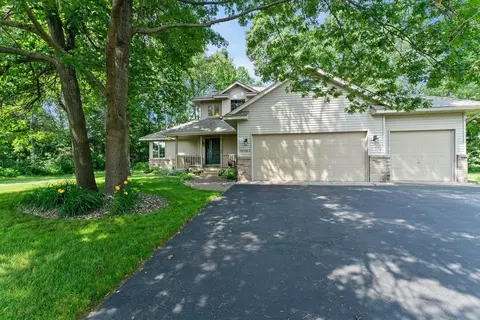 38262 Great Oaks Ct, North Branch, MN 55056