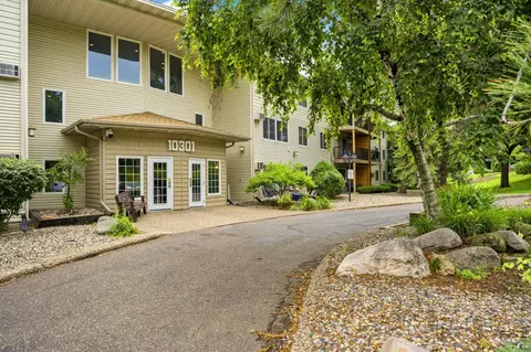 10301 Cedar Lake Rd #206, Minnetonka, MN 55305