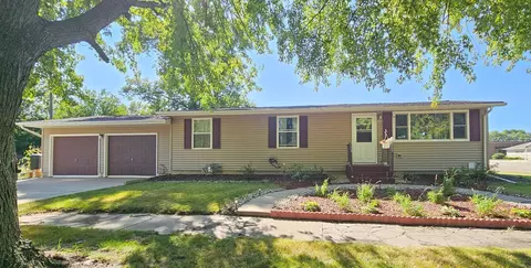 401 5th St, Walnut Grove, MN 56180