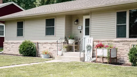 302 E 8th St, Starbuck, MN 56381