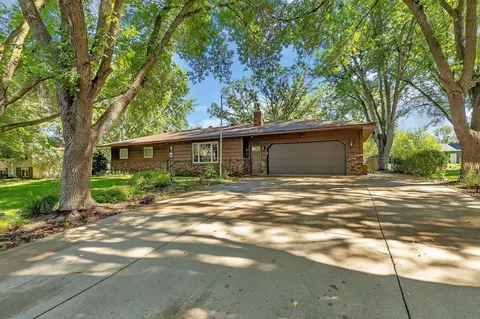 1422 Poppy Rd, Saint Cloud, MN 56303