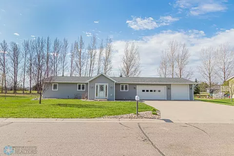 110 Dakota Dr, Hankinson, ND 58041