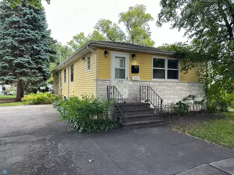 1525 8th St N, Fargo, ND 58102