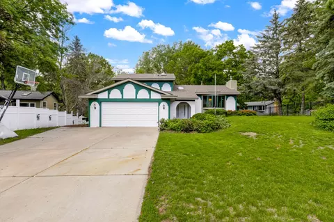 3260 Stinson Ct, New Brighton, MN 55112