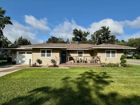 1239 N Baird Ave, Fergus Falls, MN 56537