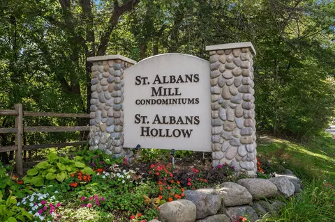 3020 Saint Albans Mill Rd #210, Minnetonka, MN 55305