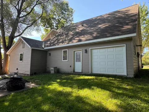 417 W Pine St, Saint Peter, MN 56082 photo 2