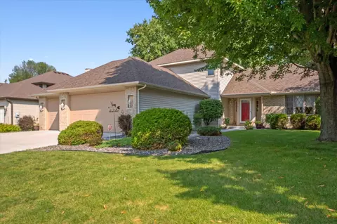 7634 Upper 45th St N, Oakdale, MN 55128