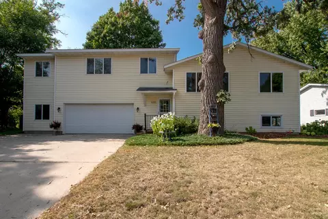 630 Dale St SW, Hutchinson, MN 55350