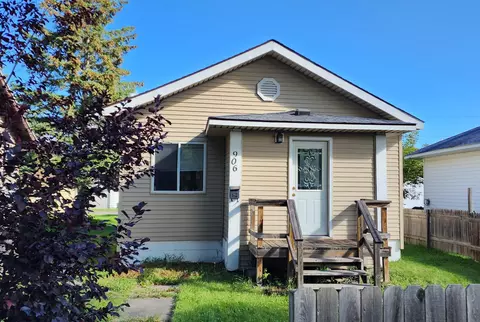 906 9th St, International Falls, MN 56649