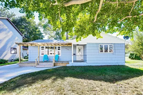 1704 16th St E, Glencoe, MN 55336