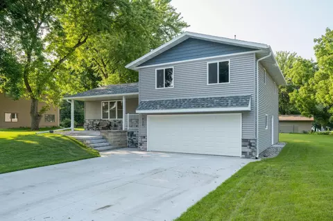830 Woodland Dr, Gaylord, MN 55334