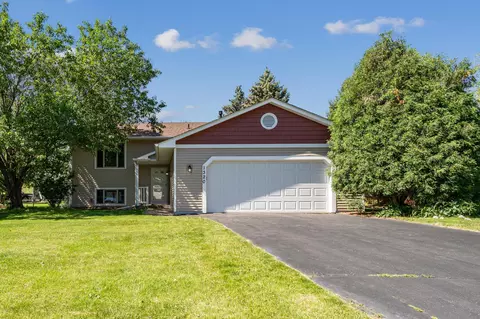 1320 Bridle Path Ct, Woodbury, MN 55125