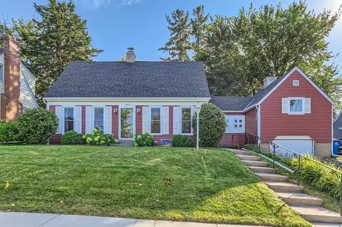 562 Wheelock Pkwy E, Saint Paul, MN 55130