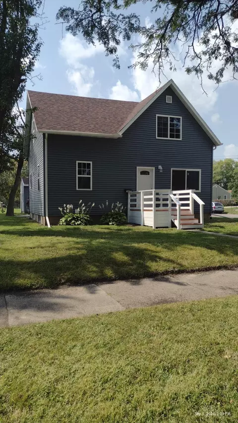 1327 N Park St, Fairmont, MN 56031
