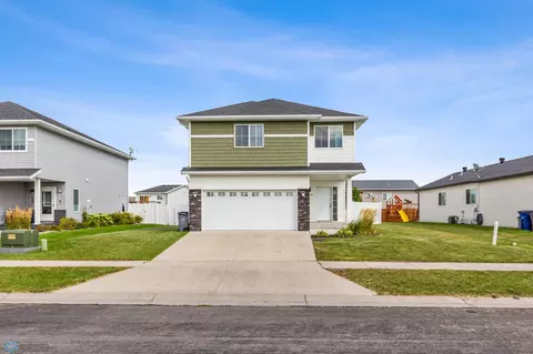 3358 26th St S, Moorhead, MN 56560