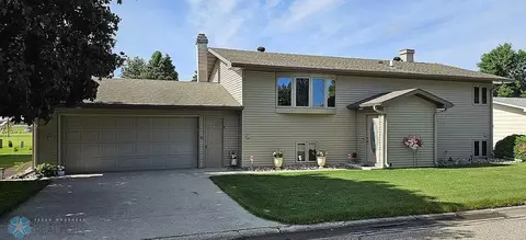 110 Francis Dr, Hankinson, ND 58041
