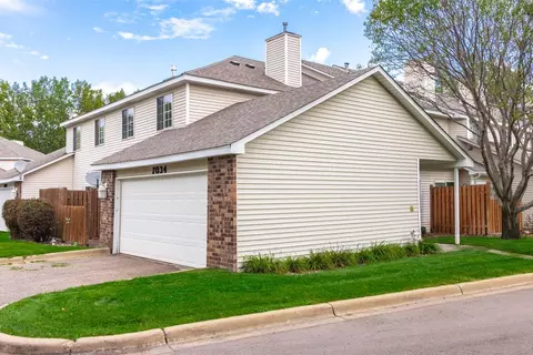7034 19th St N #6, Oakdale, MN 55128