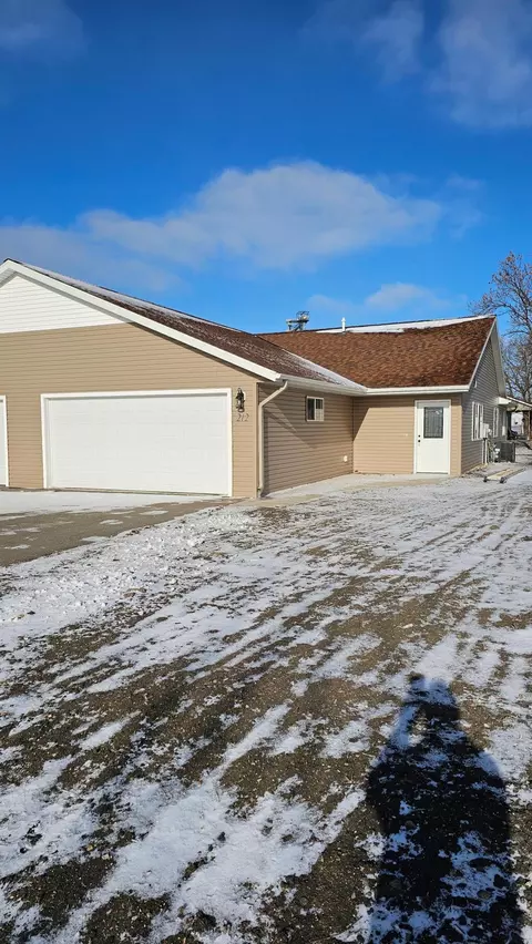 212 4th Ave S, Raymond, MN 56282