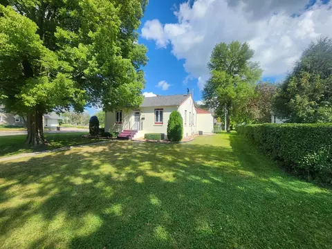 409 N 10th St, Olivia, MN 56277