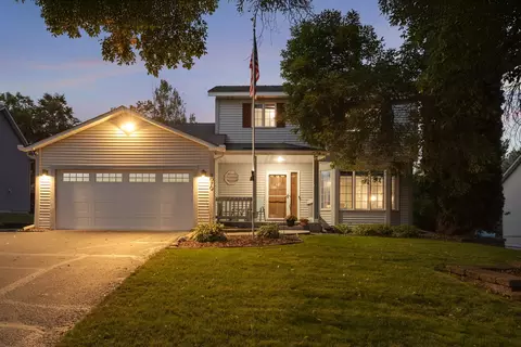 9070 Glacier Rd, Woodbury, MN 55125