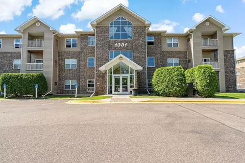 1331 Lake Dr W #A308, Chanhassen, MN 55317