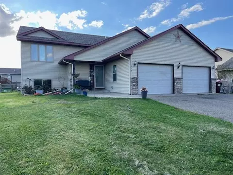 615 Bluebird St, Mora, MN 55051